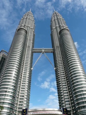Башни Петронас, Куала-Лумпур, Малайзия, © Georg Wittberger