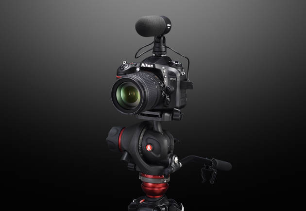 К радости видеографов Nikon D7200 оснащена входом для микрофона, выходом на наушники и HDMI-выходом с возможностью снятия чистого несжатого сигнала