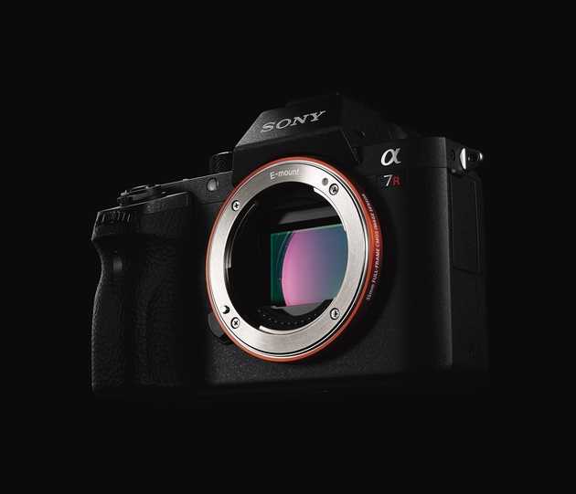 В Sony Alpha ILCE-7RM2 реализована пятиосевая система стабилизации изображения на основе сдвига полнокадровой матрицы