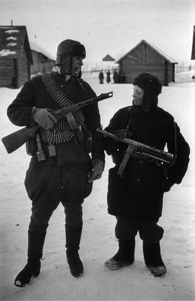 Два партизана из Брянской области. 1943 г.