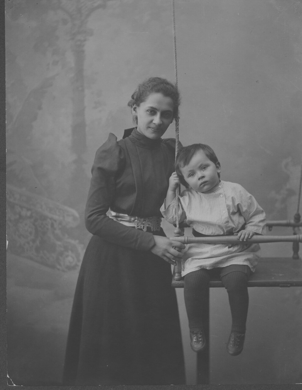 Е. П. Пешкова, жена А. М. Горького, с сыном Максимом  г. Нижний Новгород.  1900.
