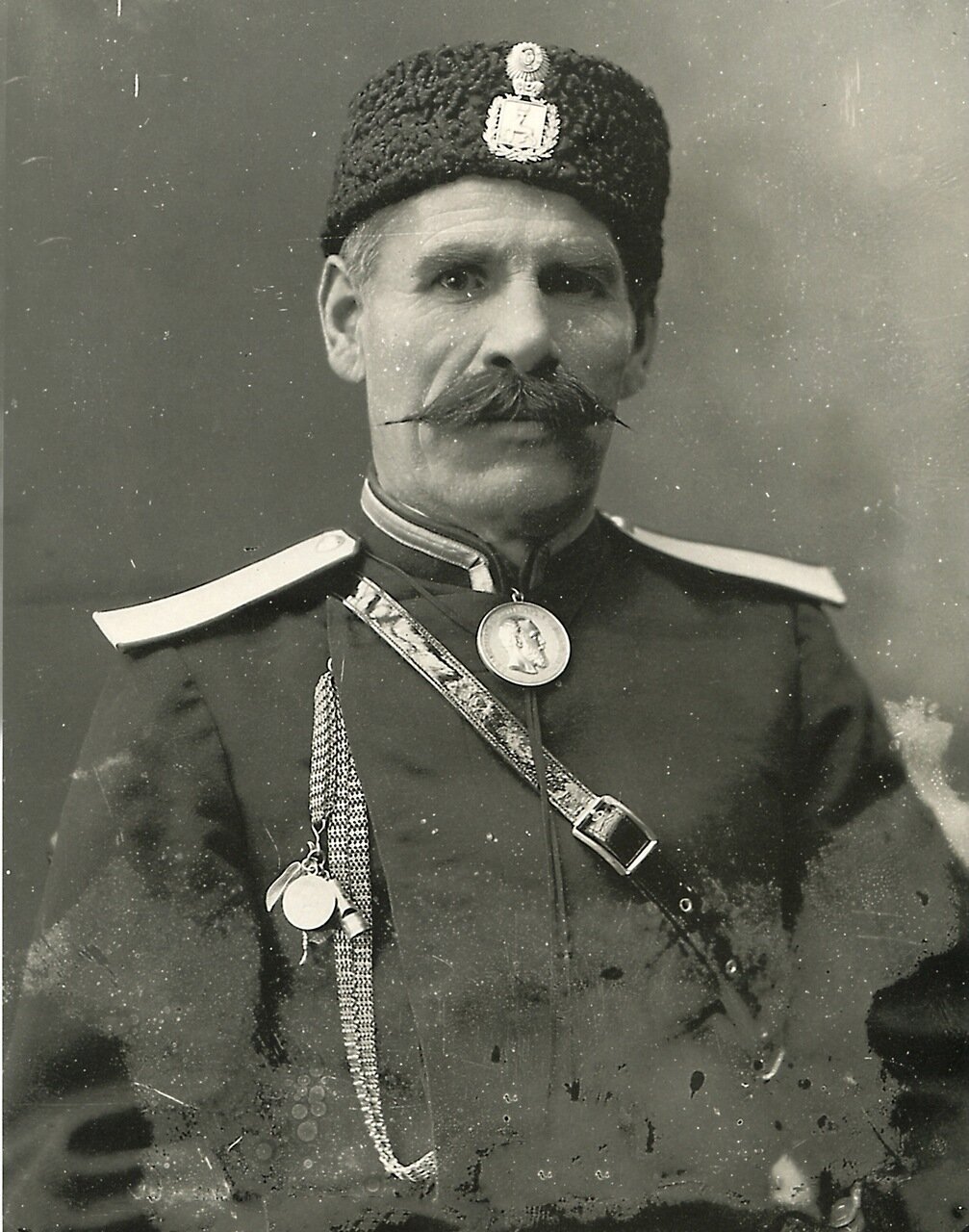 Околоточный надзиратель М. Е. Васильков.