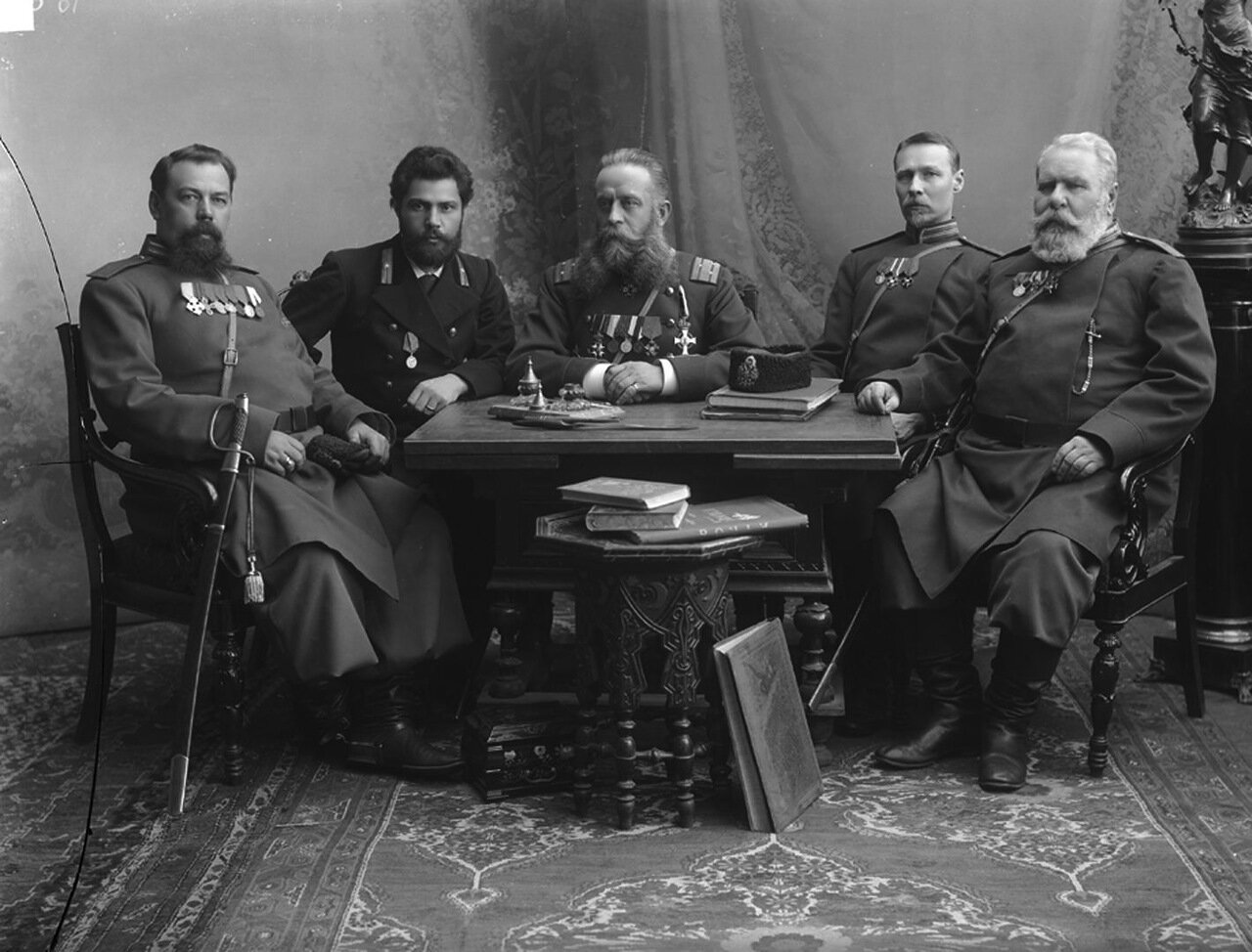Группа полиции с полицмейстером бароном А.А. Таубе 1896 г.
